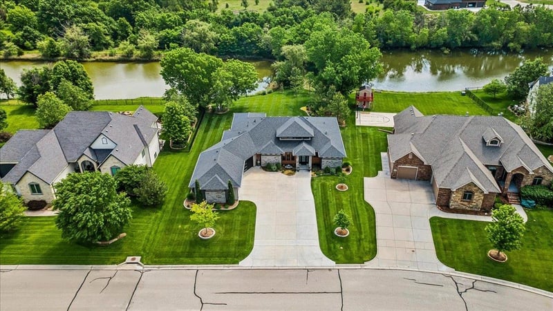 4046 N Stone Barn St, Maize, KS 67101