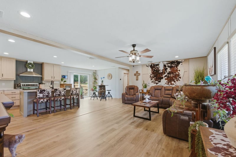 519 3rd St, Eureka, KS 67045-1903