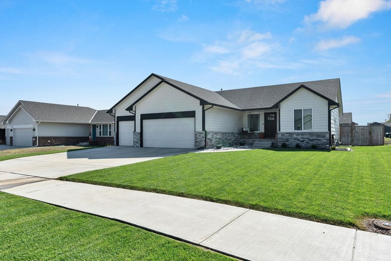 291 W Dusk Dr, Rose Hill, KS 67133