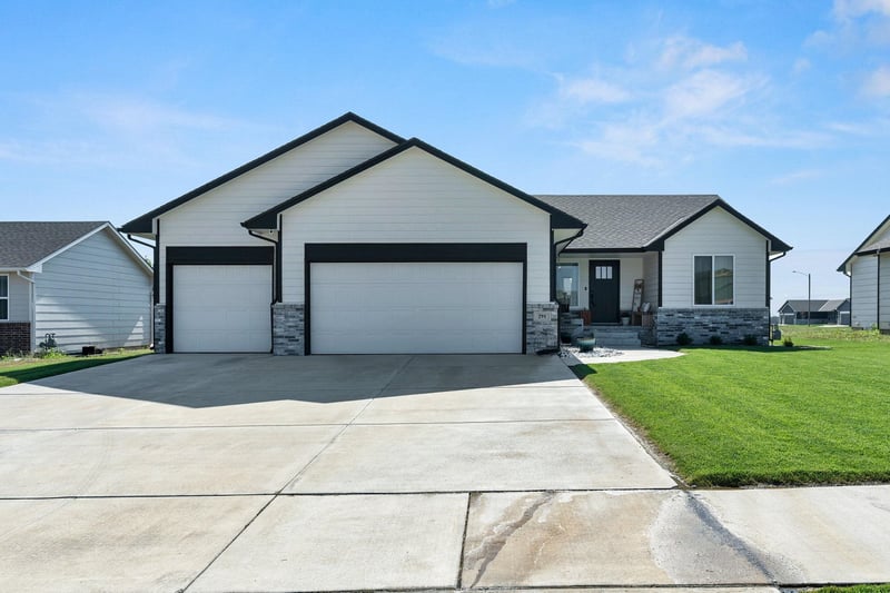 291 W Dusk Dr, Rose Hill, KS 67133