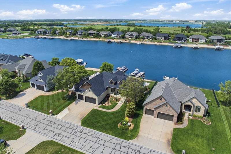 2661 N Bayside Ct, Wichita, KS 67205