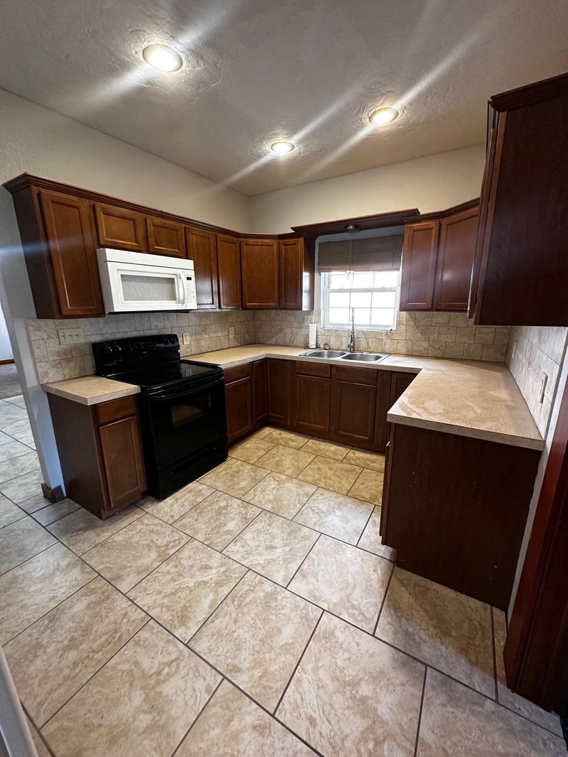 308 5th Ave, Arkansas City, KS 67005