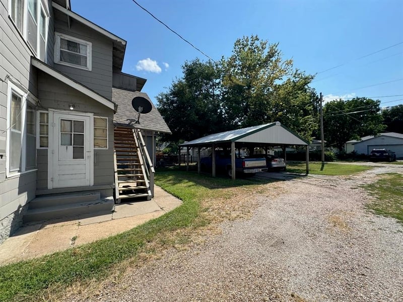 615 2nd , Arkansas City, KS 67005