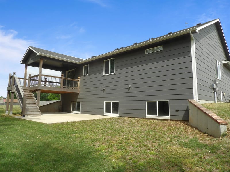 105 Burlington Dr, Mulvane, KS 67110