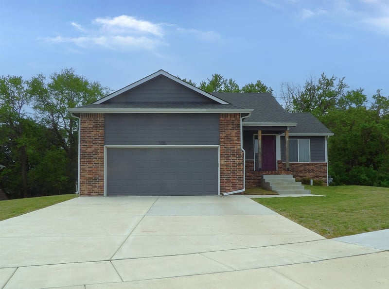 105 Burlington Dr, Mulvane, KS 67110