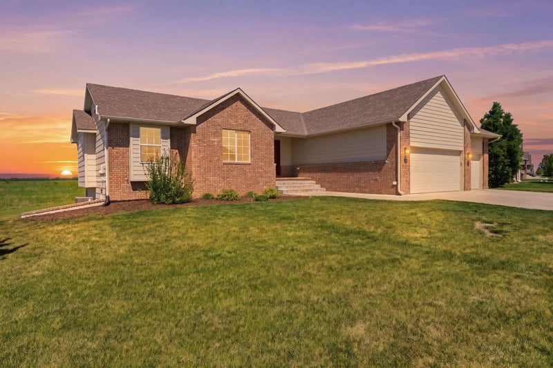 117 Ember Way, Hesston, KS 67062