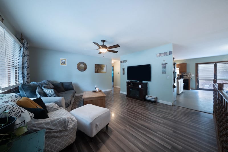 927 43rd Ave, Wichita, KS 67216