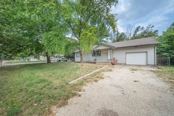 927 E 43rd Ave, Wichita, KS 67216