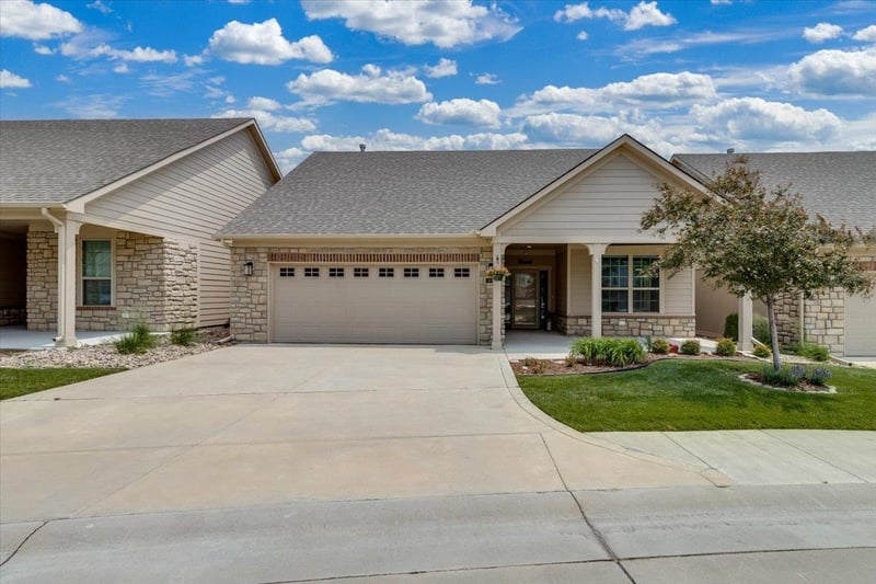 4936 N Prestwick Ave, Bel Aire, KS 67226