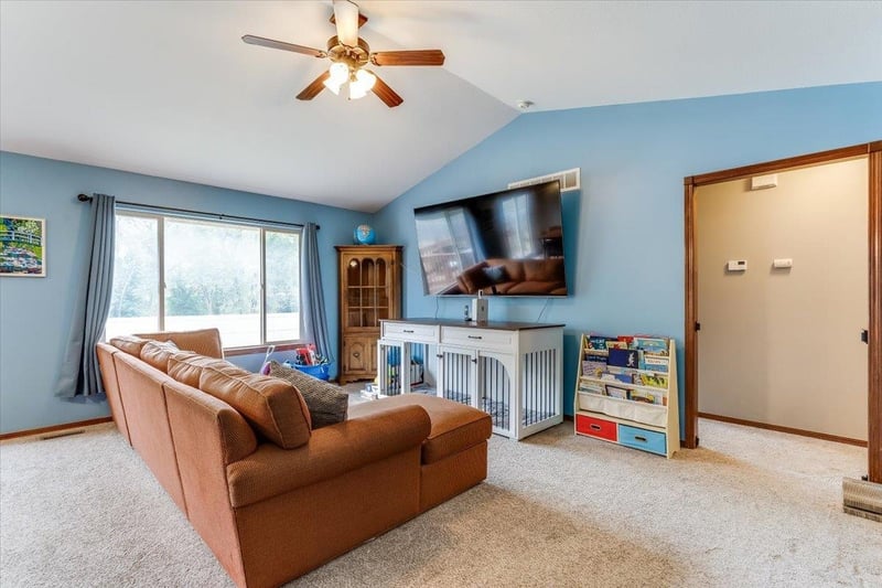 355 E Karla Ave, Haysville, KS 67060