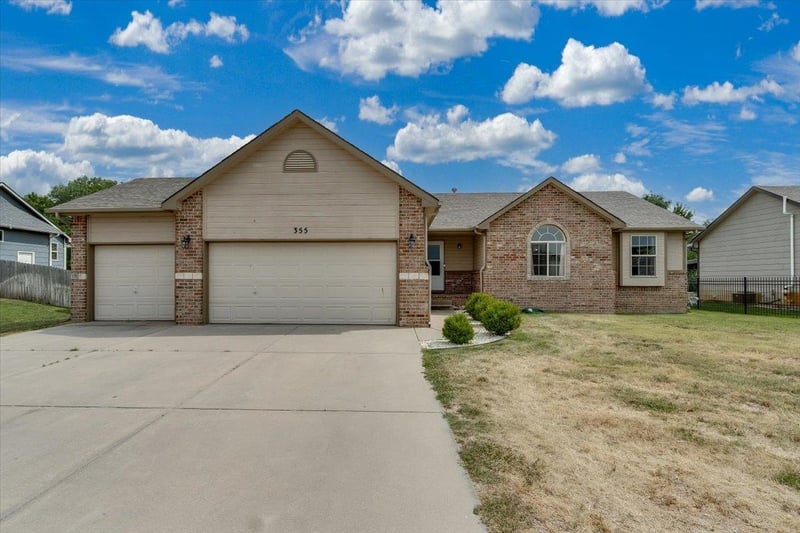 355 E Karla Ave, Haysville, KS 67060