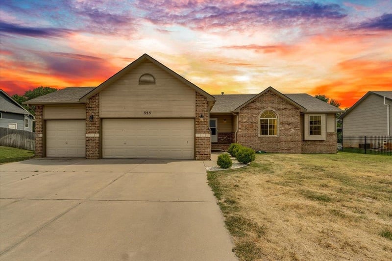 355 E Karla Ave, Haysville, KS 67060