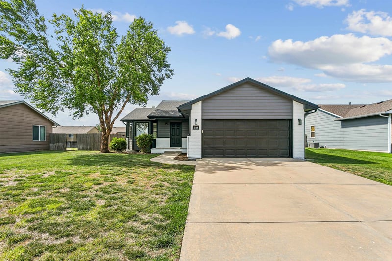 2313 E Spring Hill Dr, Goddard, KS 67052
