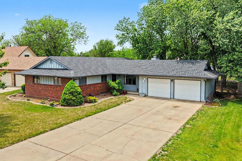 840 Pine Ct, Mcpherson, KS 67460
