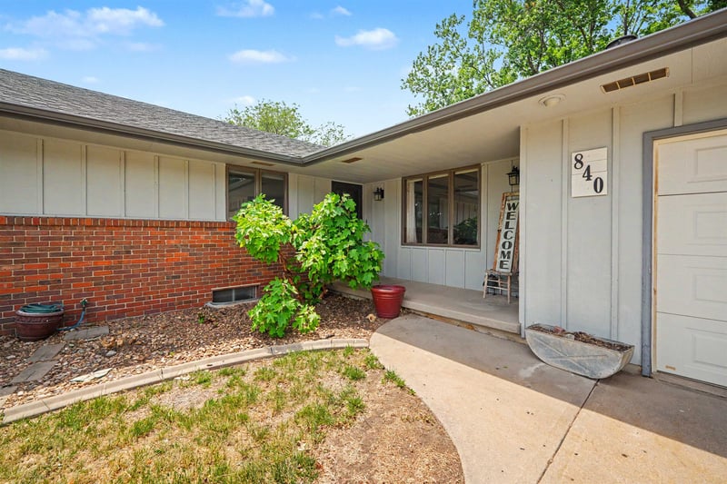 840 Pine Ct, Mcpherson, KS 67460