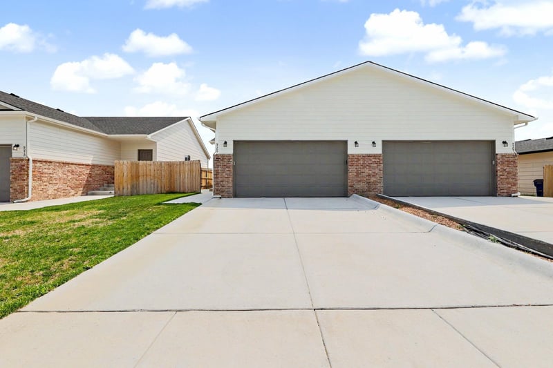 9269 E Fox Pointe, Bel Aire, KS 67226