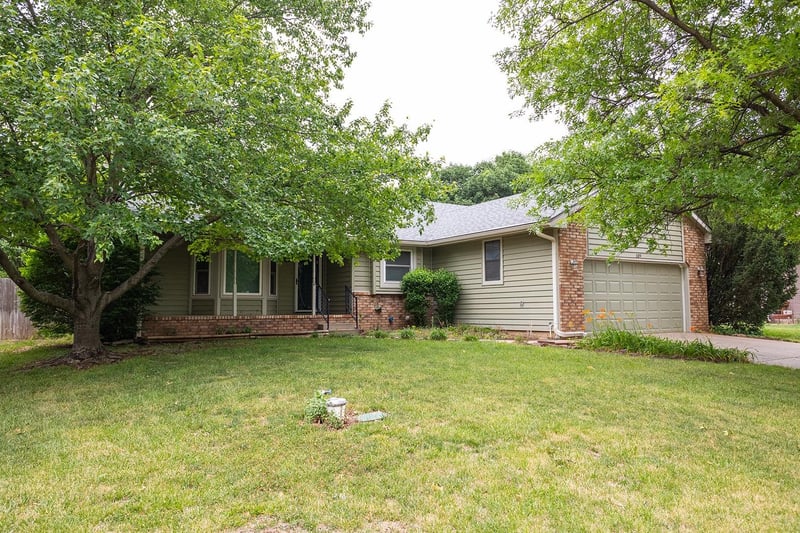 109 Maplewood, Mulvane, KS 67110