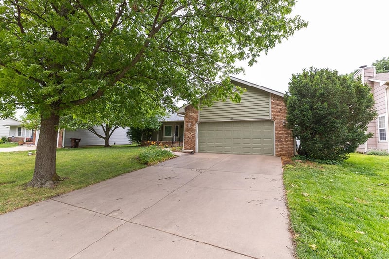 109 Maplewood, Mulvane, KS 67110