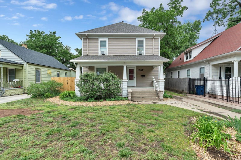 1337 Wellington Pl, Wichita, KS 67203