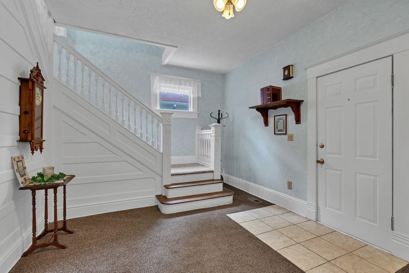 1337 Wellington Pl, Wichita, KS 67203