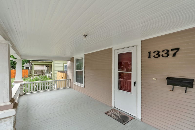 1337 Wellington Pl, Wichita, KS 67203