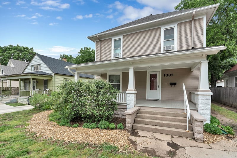 1337 Wellington Pl, Wichita, KS 67203