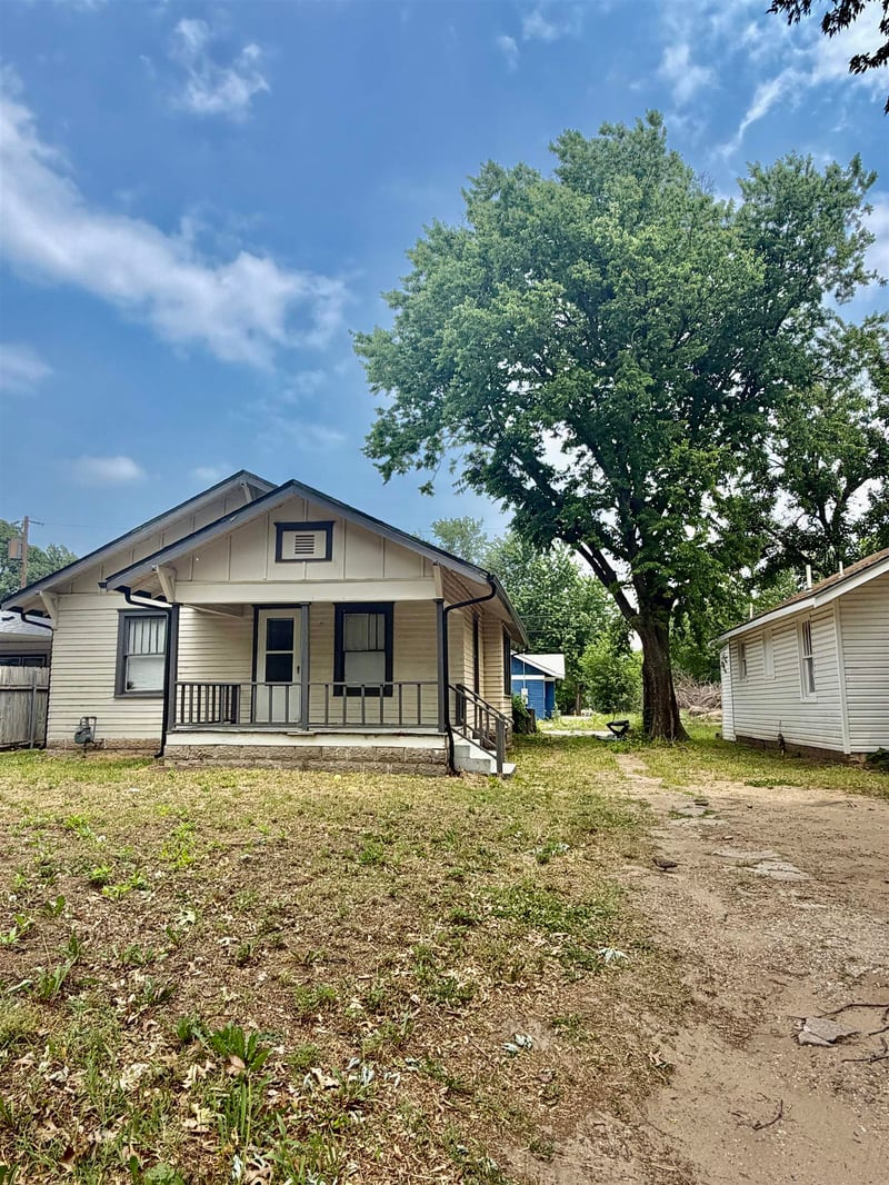 1126 1st , Arkansas City, KS 67005