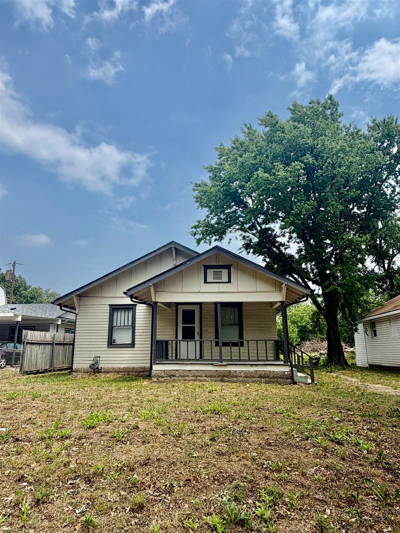 1126 1st , Arkansas City, KS 67005