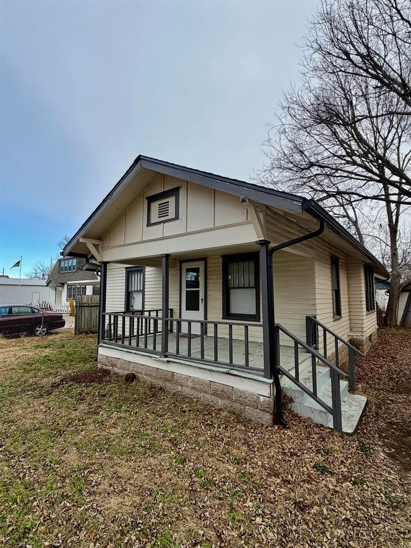 1126 1st , Arkansas City, KS 67005