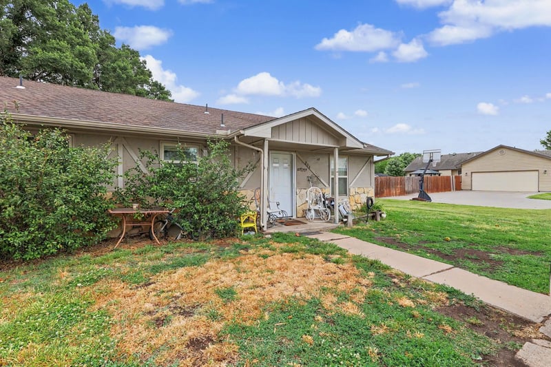 202-204 Elm St, Douglass, KS 67039