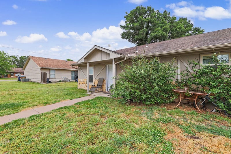 202-204 Elm St, Douglass, KS 67039