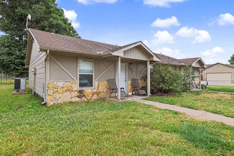 202-204 Elm St, Douglass, KS 67039