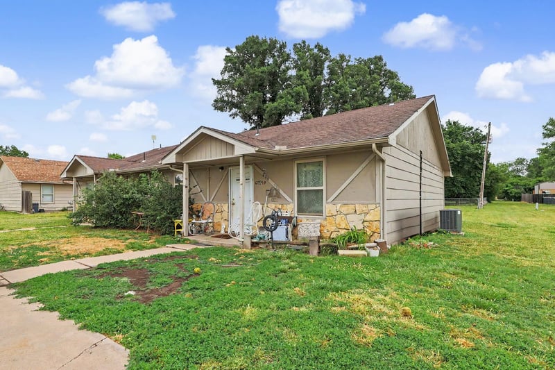 202-204 Elm St, Douglass, KS 67039