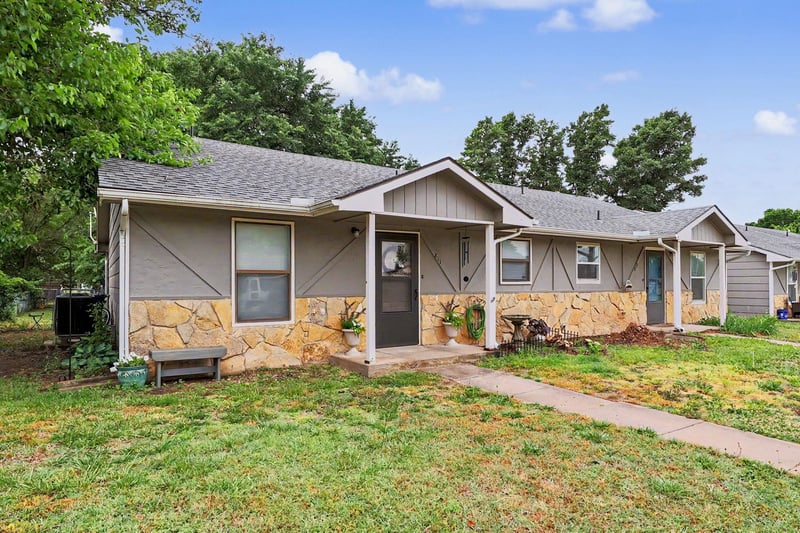 809-811 E 2nd St, Douglass, KS 67039