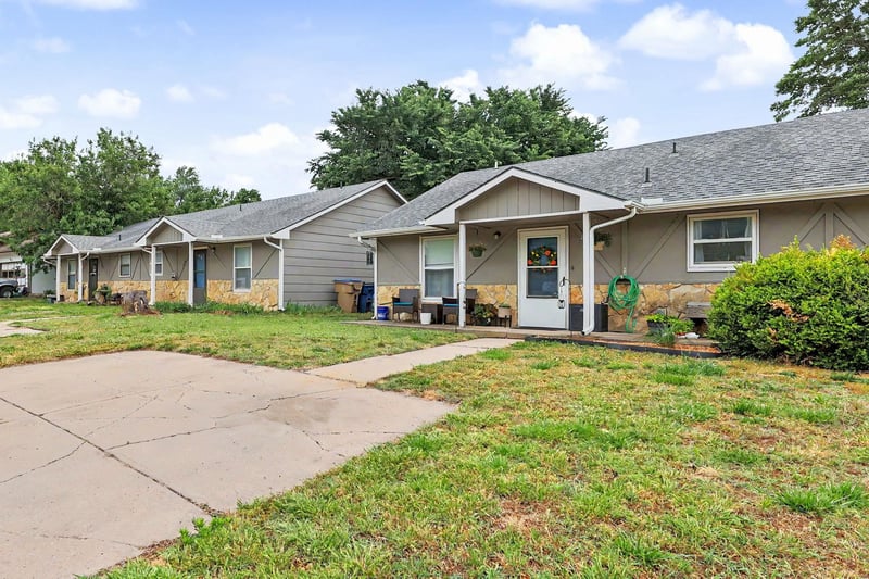 805-807 E 2nd St, Douglass, KS 67039