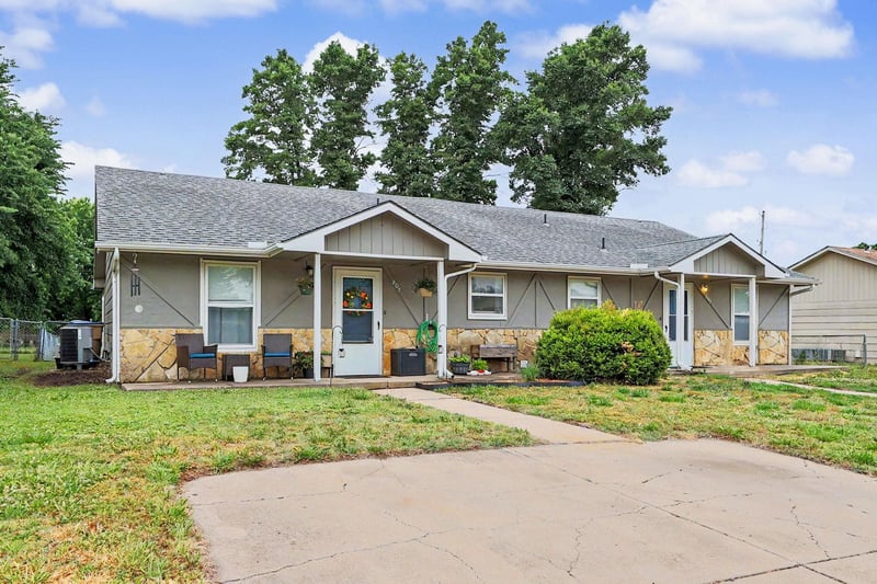 805-807 E 2nd St, Douglass, KS 67039
