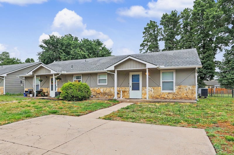 805-807 E 2nd St, Douglass, KS 67039