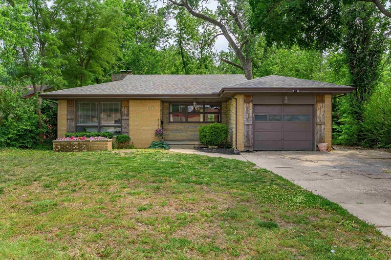 3219 Skinner , Wichita, KS 67218-3942