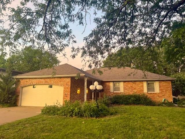 637 Briarcliff Rd, Salina, KS 67401