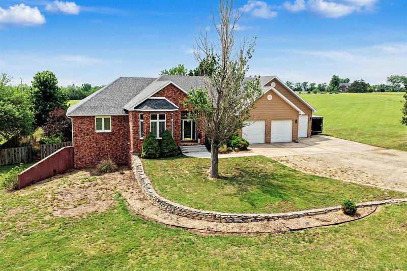 5162 N Prairie Ridge Rd, Salina, KS 67401