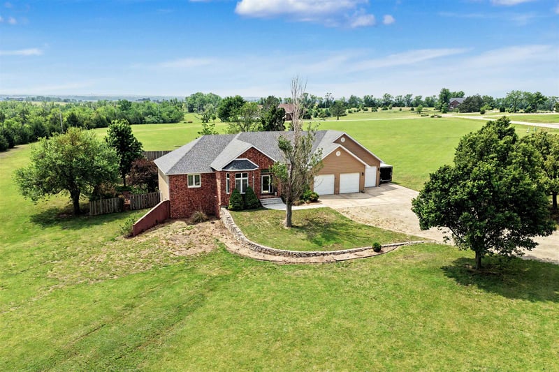 5162 N Prairie Ridge Rd, Salina, KS 67401