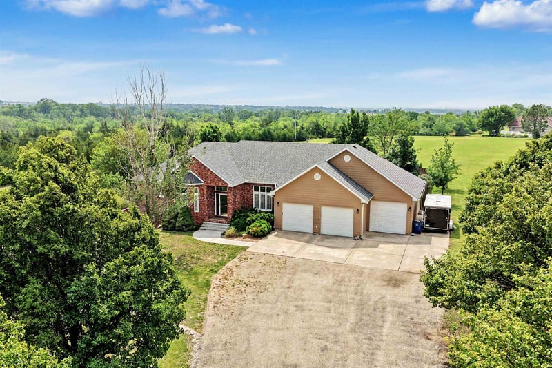 5162 N Prairie Ridge Rd, Salina, KS 67401