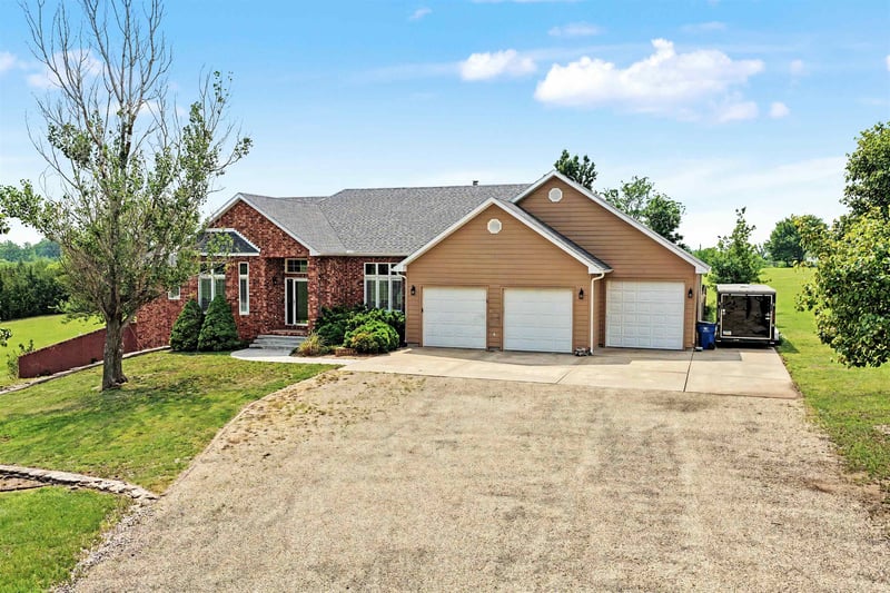 5162 N Prairie Ridge Rd, Salina, KS 67401
