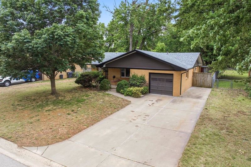 721 W Anita Dr, Haysville, KS 67060