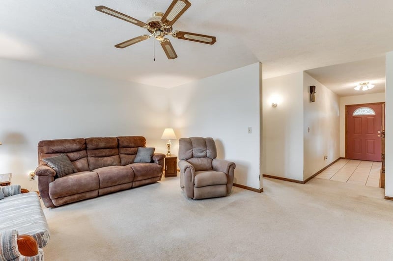9202 N Plum St, Hutchinson, KS 67502