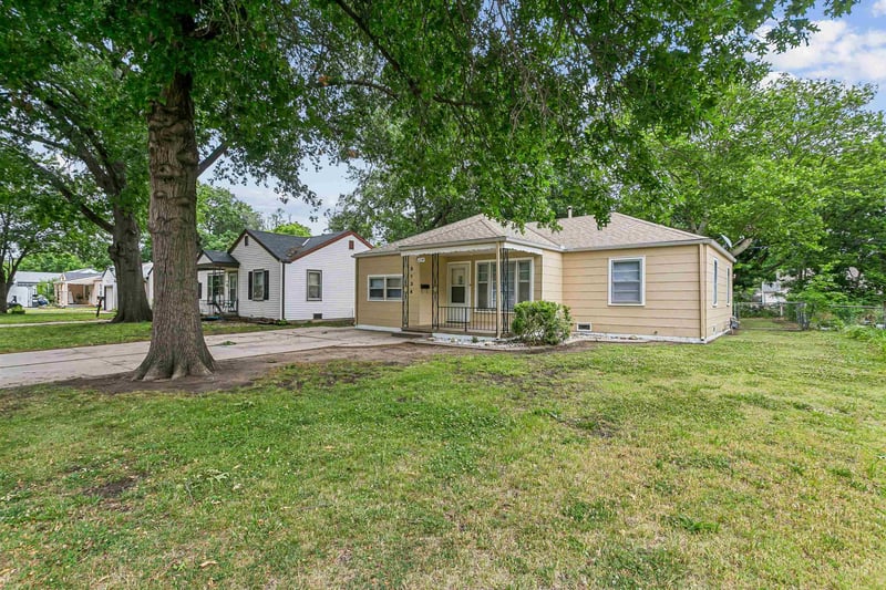 2134 Poplar , Wichita, KS 67211