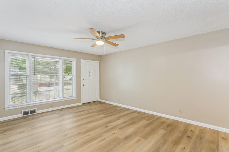 2134 Poplar , Wichita, KS 67211