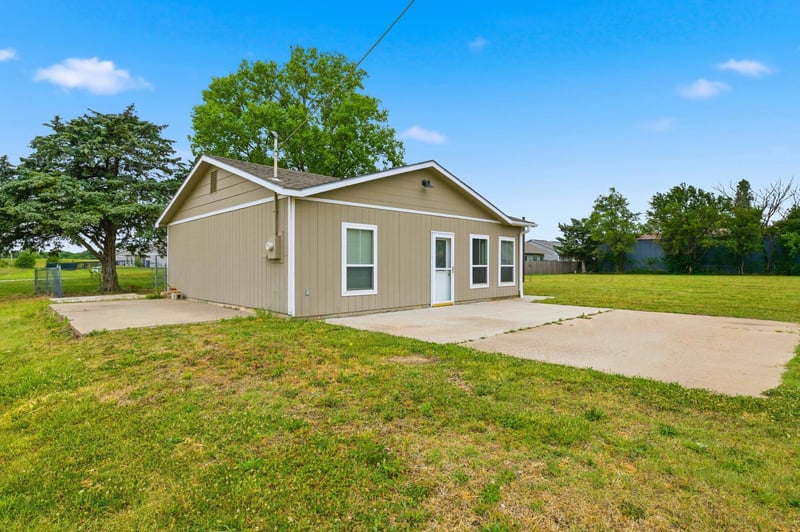 3933 S Baehr, Wichita, KS 67215