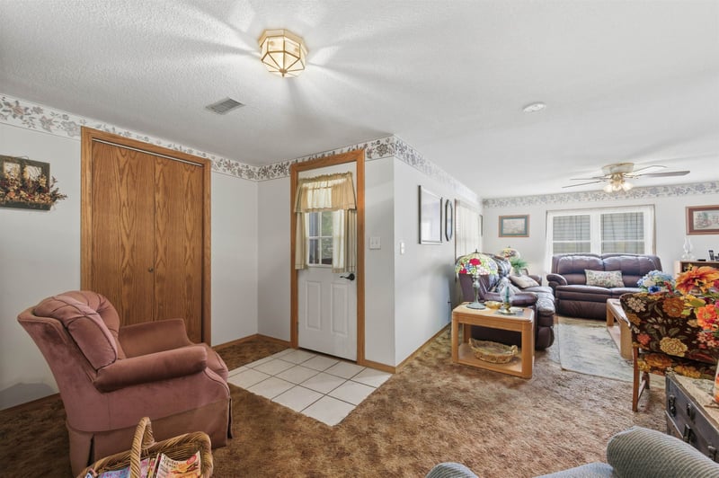 137 Davidson Ave, Bentley, KS 67016