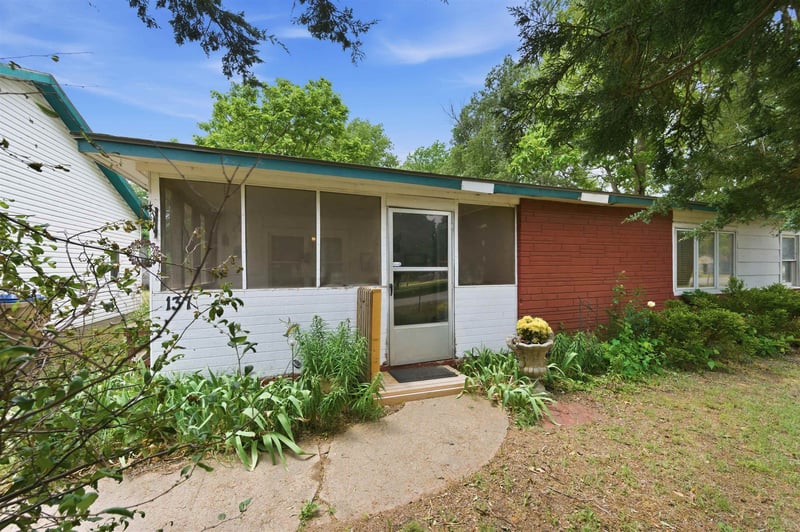 137 Davidson Ave, Bentley, KS 67016